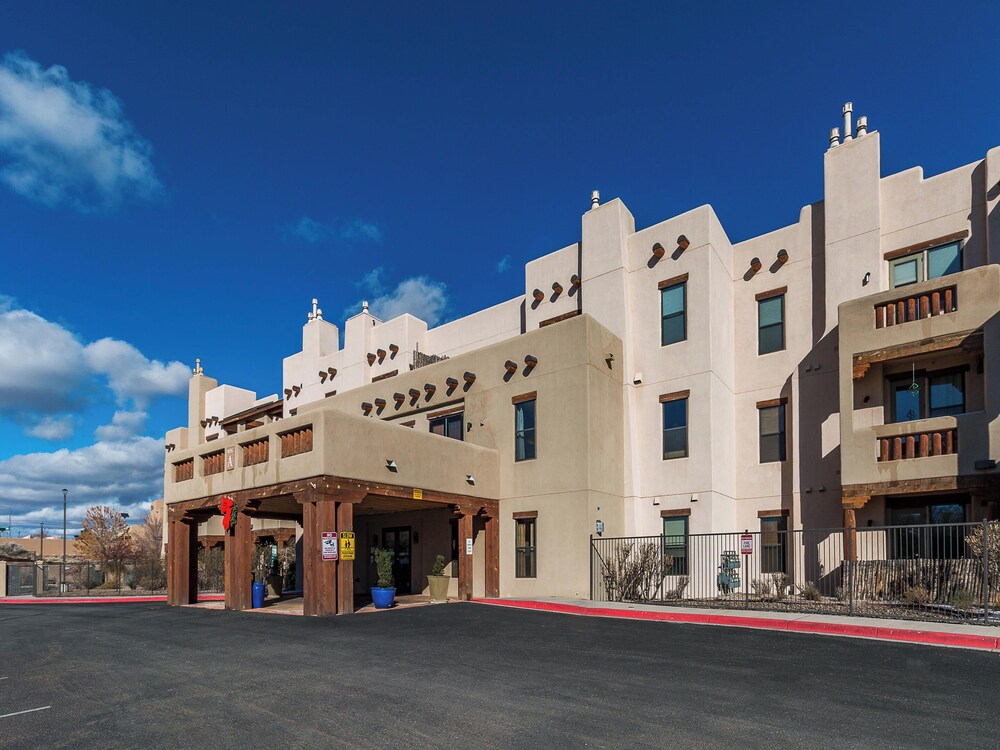 Alameda Cactus Flower 303 One Bedroom Condo — 4-Star Luxury Hotel in Santa Fe, United States