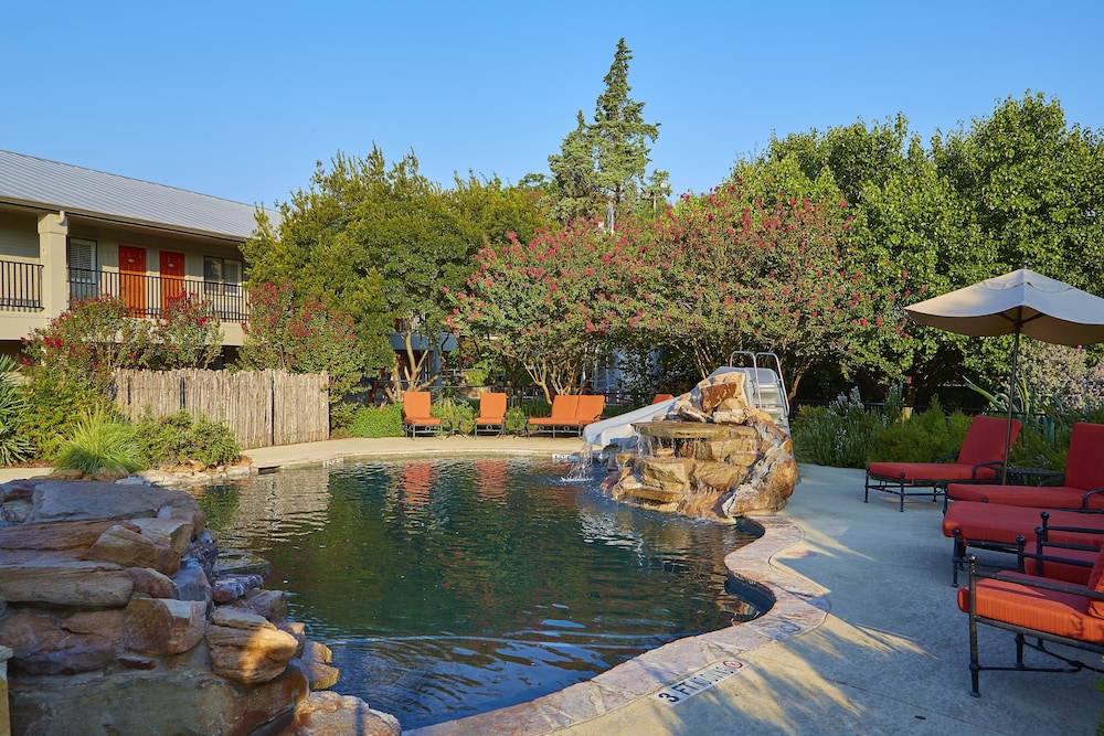 Fredericksburg Inn & Suites - photo 40