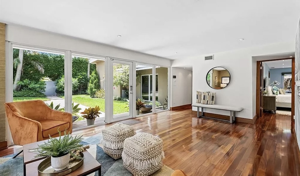 Wilton Manors Stunning Gated Oasis - photo 8