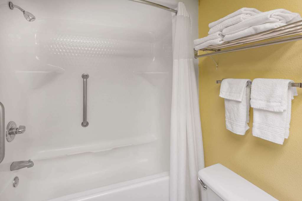 Baymont by Wyndham Fayetteville - photo 6
