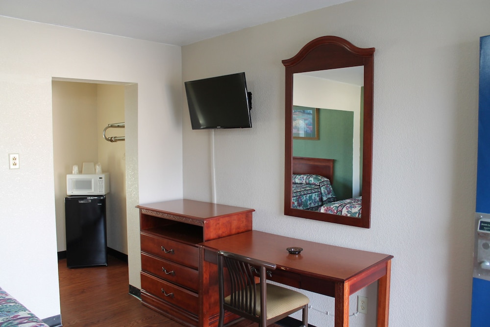 American Motor Inn - photo 6