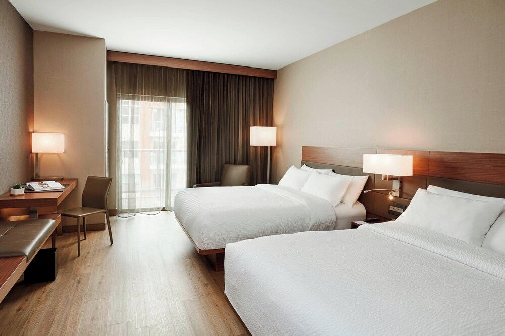 AC Hotel by Marriott Cincinnati at The Banks - photo 18