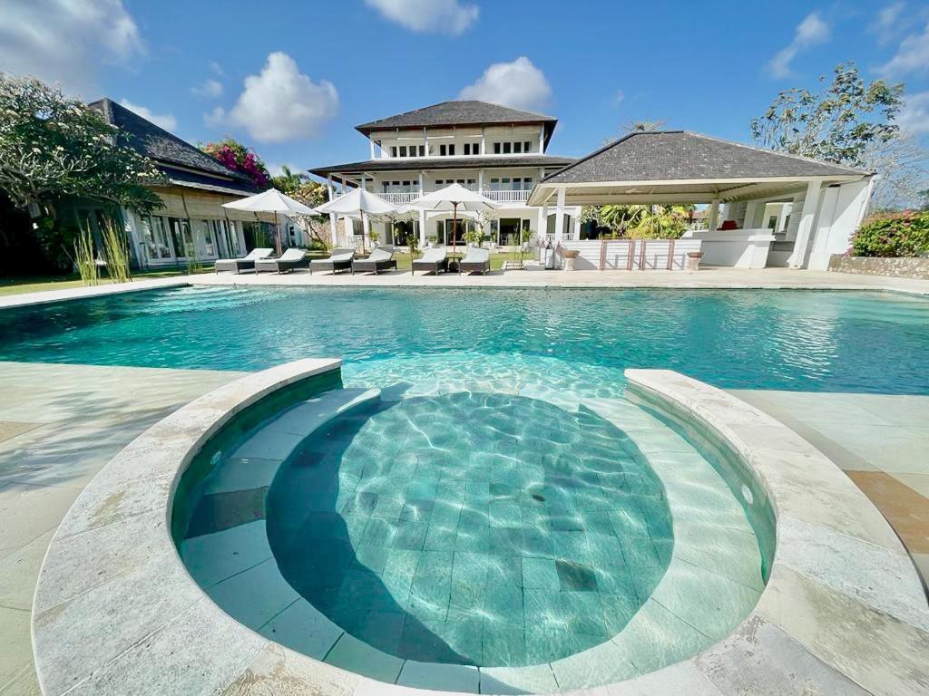 The Backyard Bingin Private Mansion overlooking Bingin Beach with Cook Ideal for Private Events and Weddings in Pecatu, Indonesia