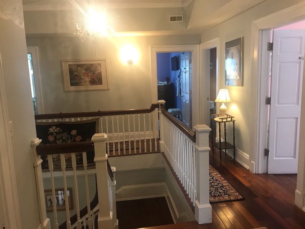 Six Acres Bed & Breakfast - photo 3