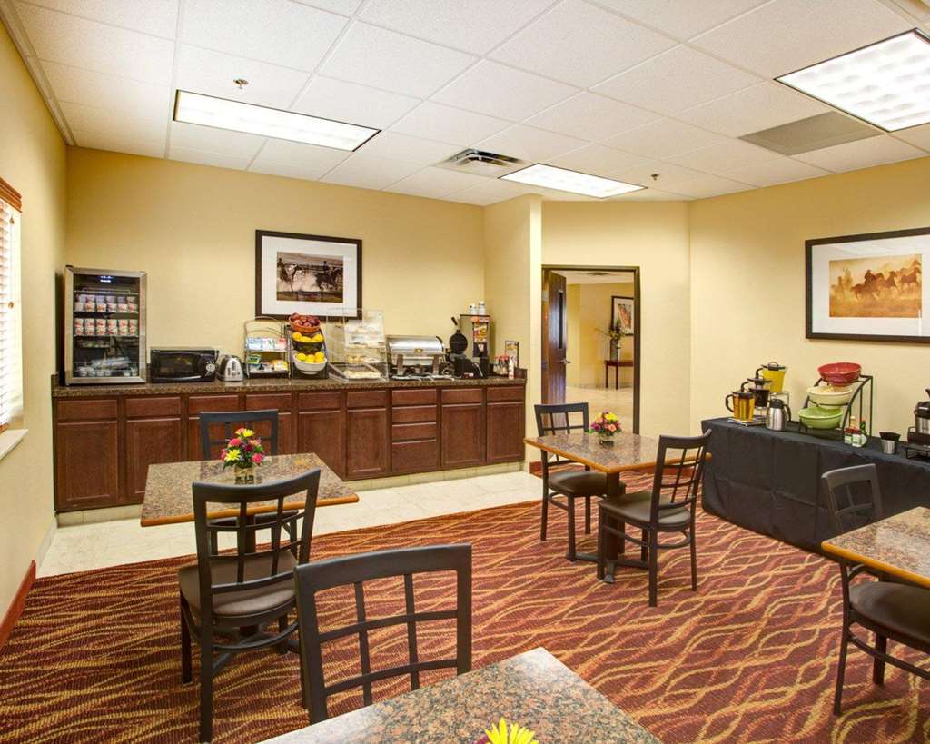 Rodeway Inn & Suites - photo 30