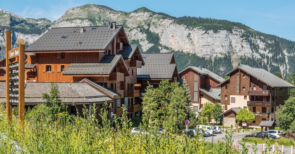 R sidence premium Les Fermes du Soleil Les Carroz d'Ar che — 4-Star Luxury Hotel in Cluses, France