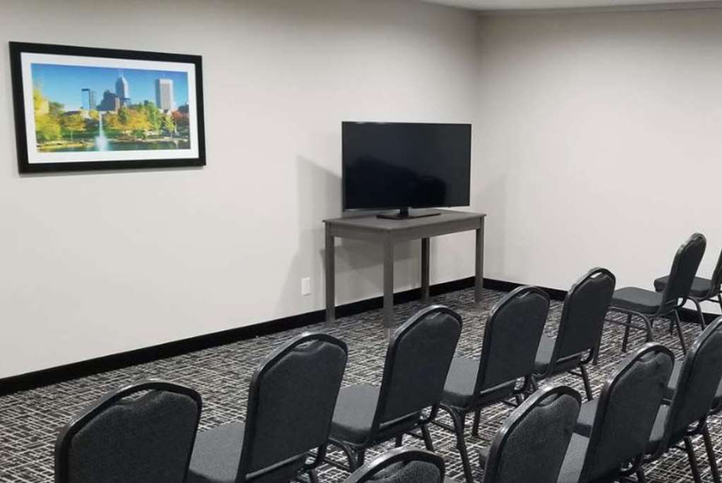 La Quinta Inn & Suites by Wyndham Indianapolis Downtown - photo 13