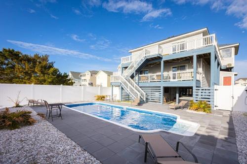 Semi Oceanfront 8 bed with Pool Spa Ocean Views — 4-Star Luxury Hotel in Nags Head, United States