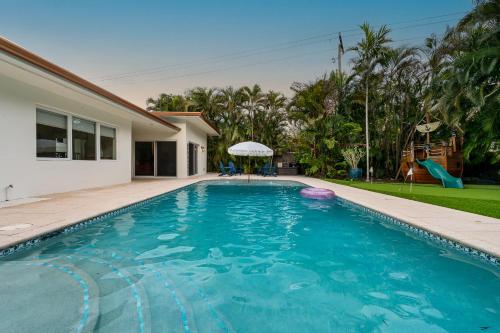 Spacious Elegant 5 Bed Best Pool All New Close To Beach And Atlantic Ave — Delray Beach