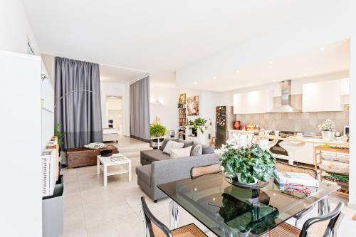 GuestHost Luminoso Nuovalucello Apart Giardino e Parcheggio privato — 4-Star Luxury Hotel in Catania, Italy