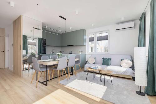 Nowoczesny Rodzinny Apartament z Klimatyzacją i Parkingiem w Krakowie by Renters Prestige — 4-Star Luxury Hotel in Krakow, Poland