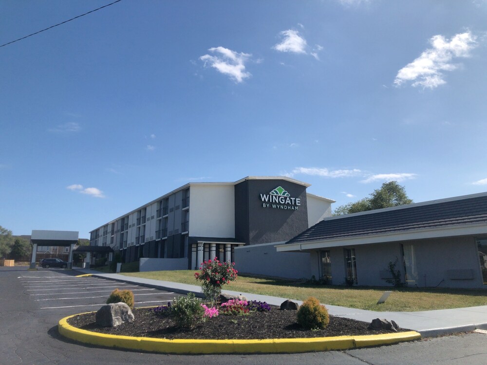 Wingate by Wyndham Bloomington - photo 17