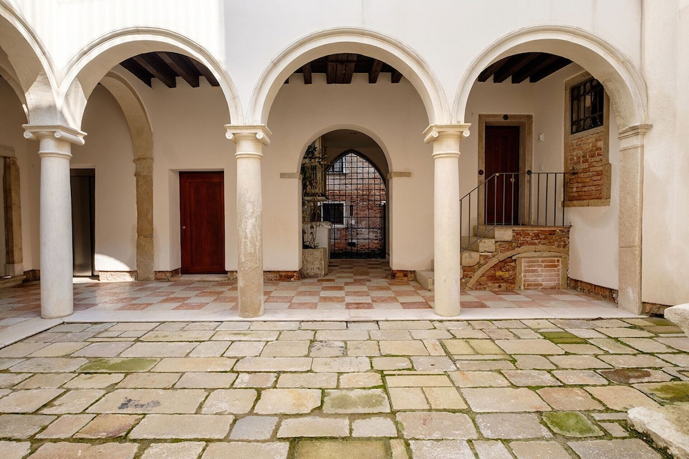 Ca' Moro Clemente — 4-Star Luxury Hotel in Venice, Italy