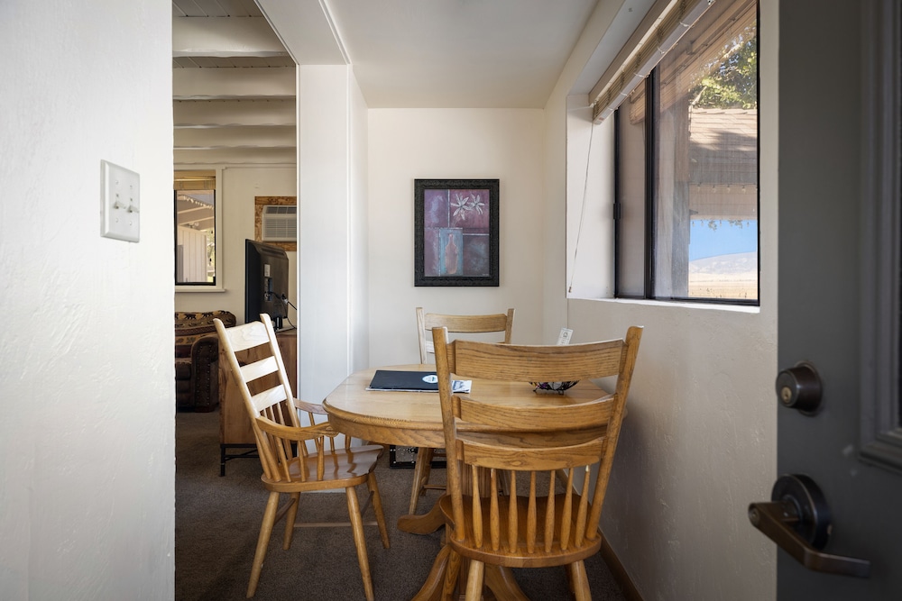 Elk Refuge Inn - photo 19