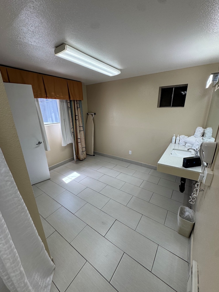 Travelodge by Wyndham East Portland Gresham - photo 12