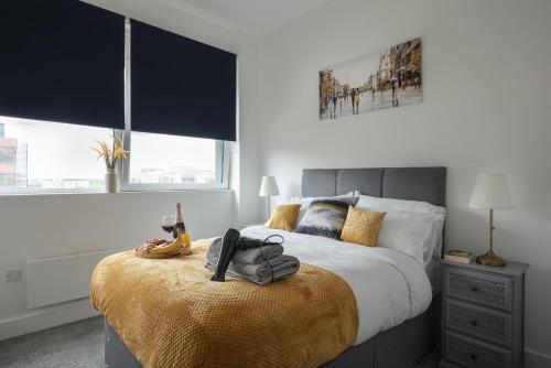 Deluxe 2 bed 2 bathroom Milton Keynes apartment within walking distance to train station and City centre. — 4-Star Luxury Hotel in Milton Keynes, United Kingdom