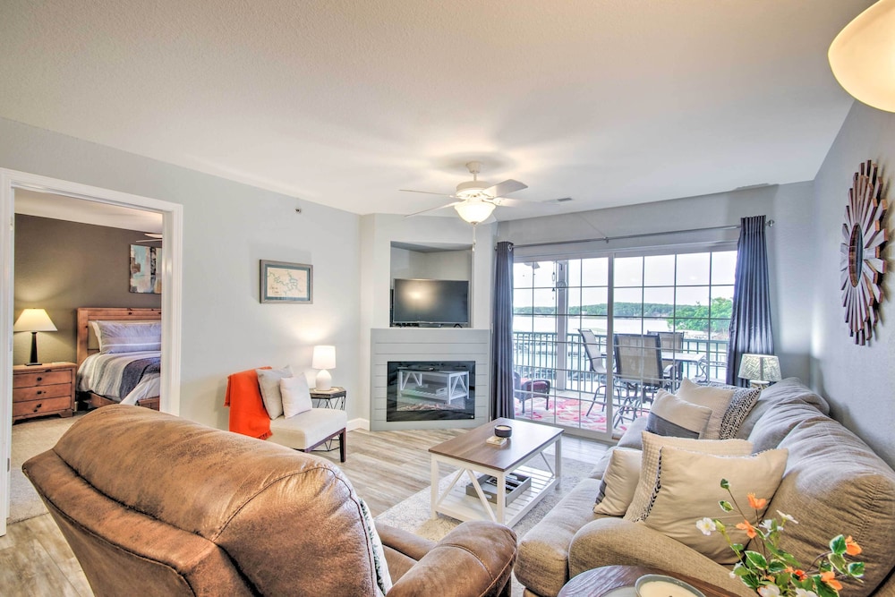 Screened Balcony with Views Sleek Lake Ozark Gem — 4-Star Luxury Hotel in Lake Ozark, United States