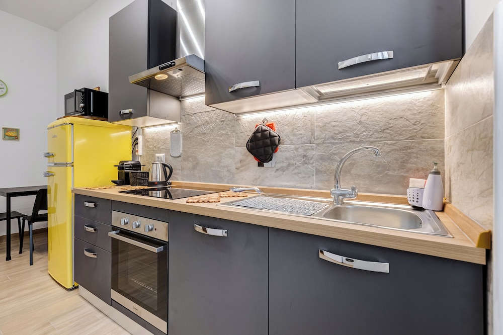 Vintage Vibes in Testaccio Cale 07 — 4-Star Luxury Hotel in Rome, Italy