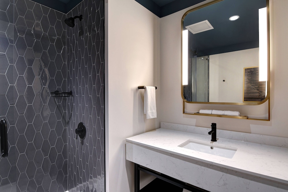 Courtyard by Marriott Cincinnati Downtown - photo 18