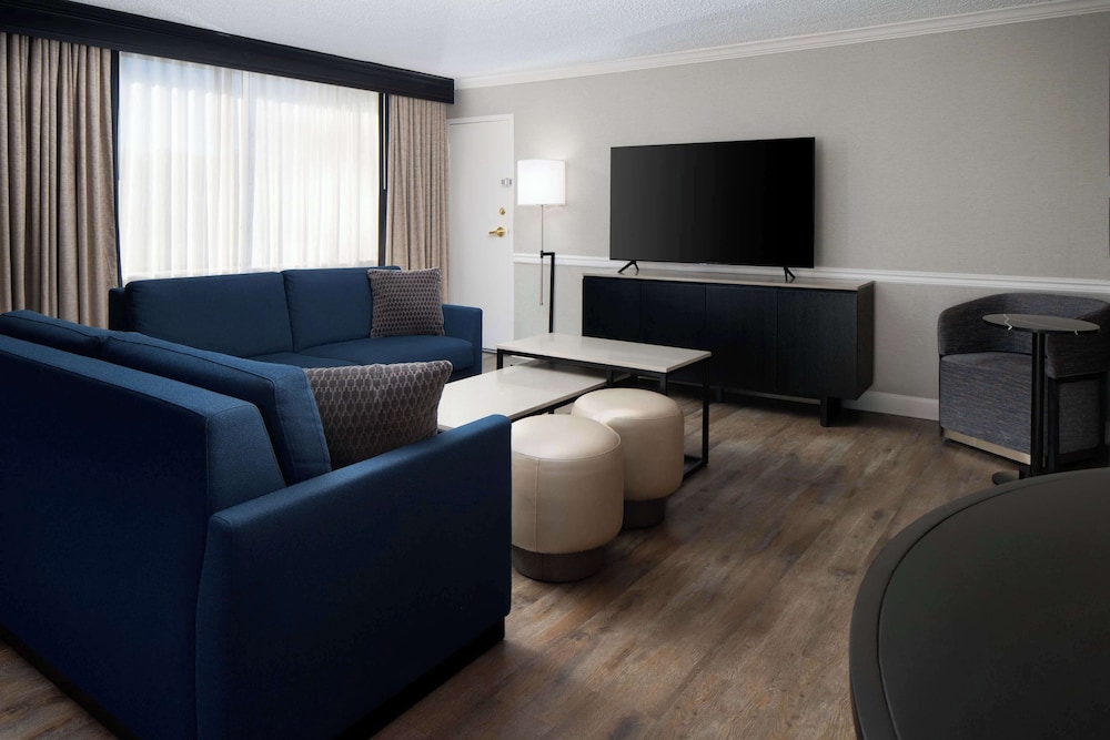 DoubleTree By Hilton Baltimore North Pikesville - photo 31