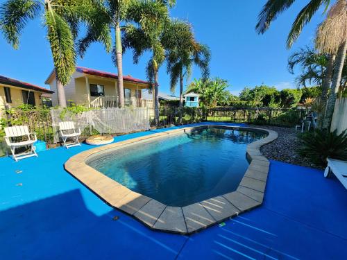 Suburban Paradise With a Pool - last minute hotel in Petrie