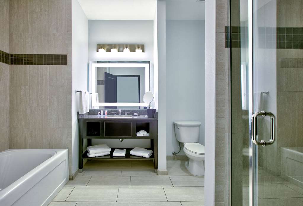 La Quinta Inn & Suites by Wyndham Lubbock Southwest - photo 26