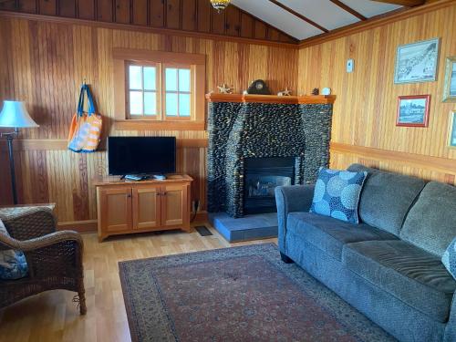 Whistling Winds Motel - photo 11