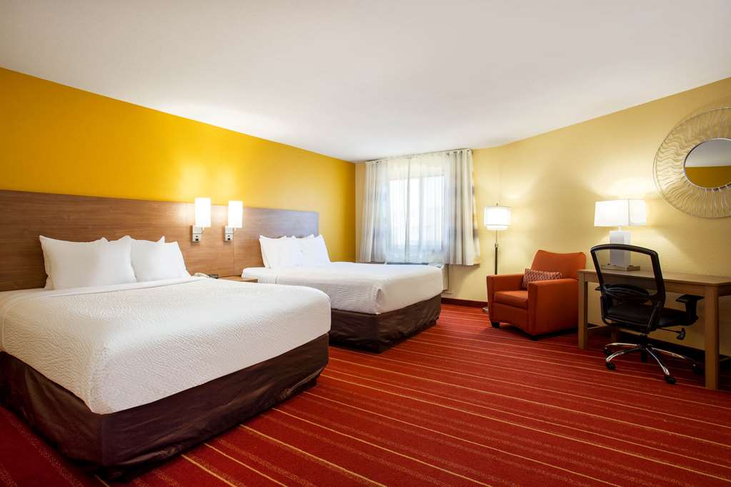 Days Inn by Wyndham Marquette - photo 34