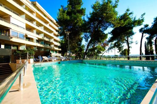 Seaside apartments with a swimming pool Podstrana Split 20098 — 4-Star Luxury Hotel in Podstrana, Croatia