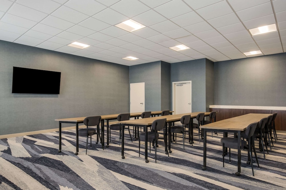 Comfort Inn & Suites Gaylord - photo 40