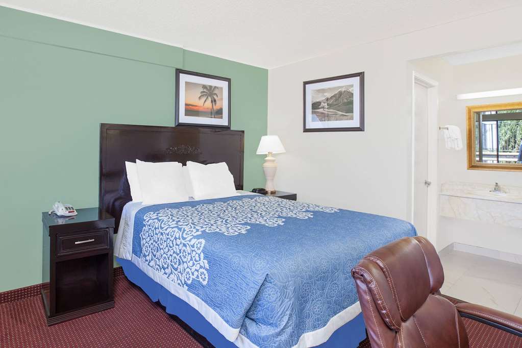 Days Inn by Wyndham Lost Hills - photo 10