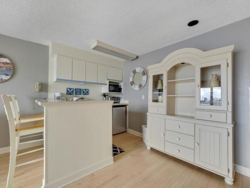 105 Edgewater Inn - photo 16