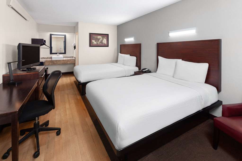 Travelodge by Wyndham Peoria - photo 14