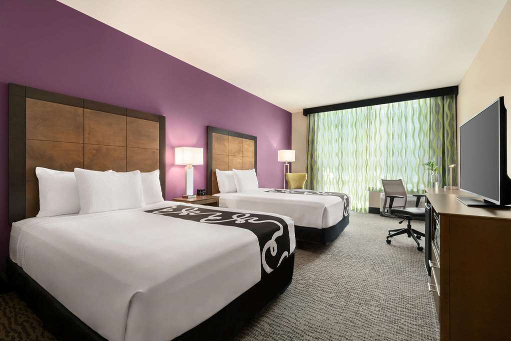 La Quinta Inn & Suites by Wyndham Burlington - photo 16