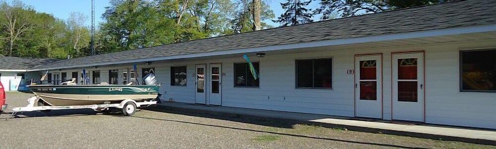 Red Door Resort & Motel - photo 3
