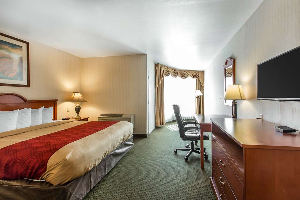 Econo Lodge Inn & Suites Riverside Corona - photo 17