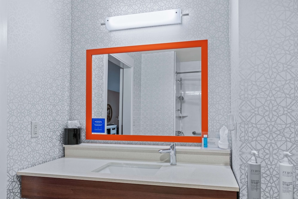Hampton Inn & Suites Greeley - photo 25