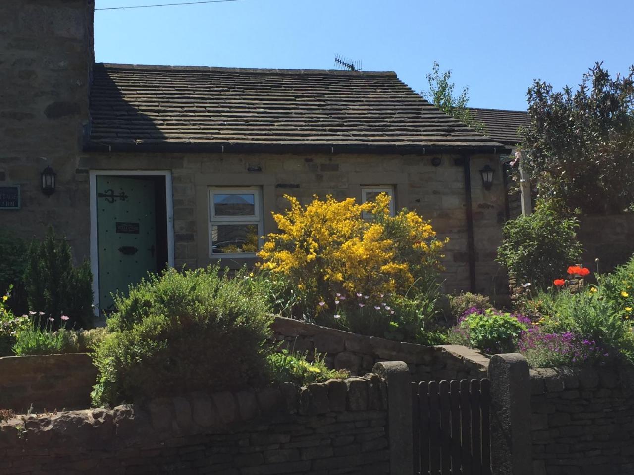 The Granary with Hot Tub 2 Miles From Skipton