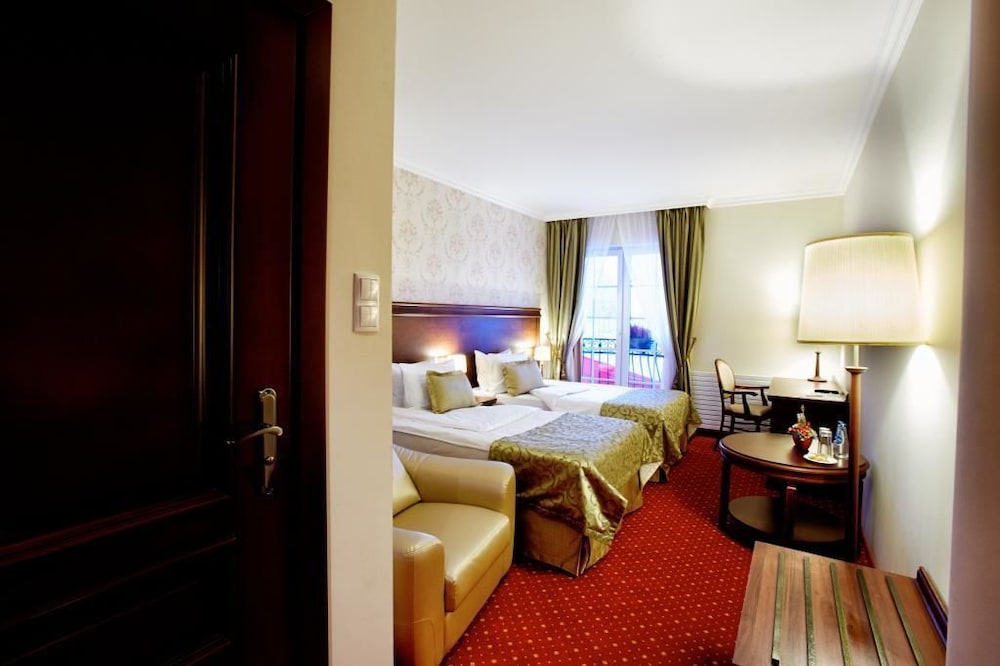 Hotel Splendor — Stare Babice — photo 5
