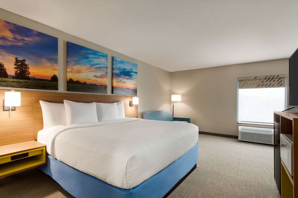 Days Inn by Wyndham Hillsboro - photo 21