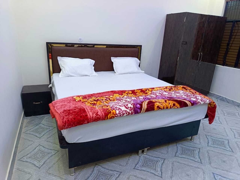Om.palace - carbon neutral hotel in Unknown City