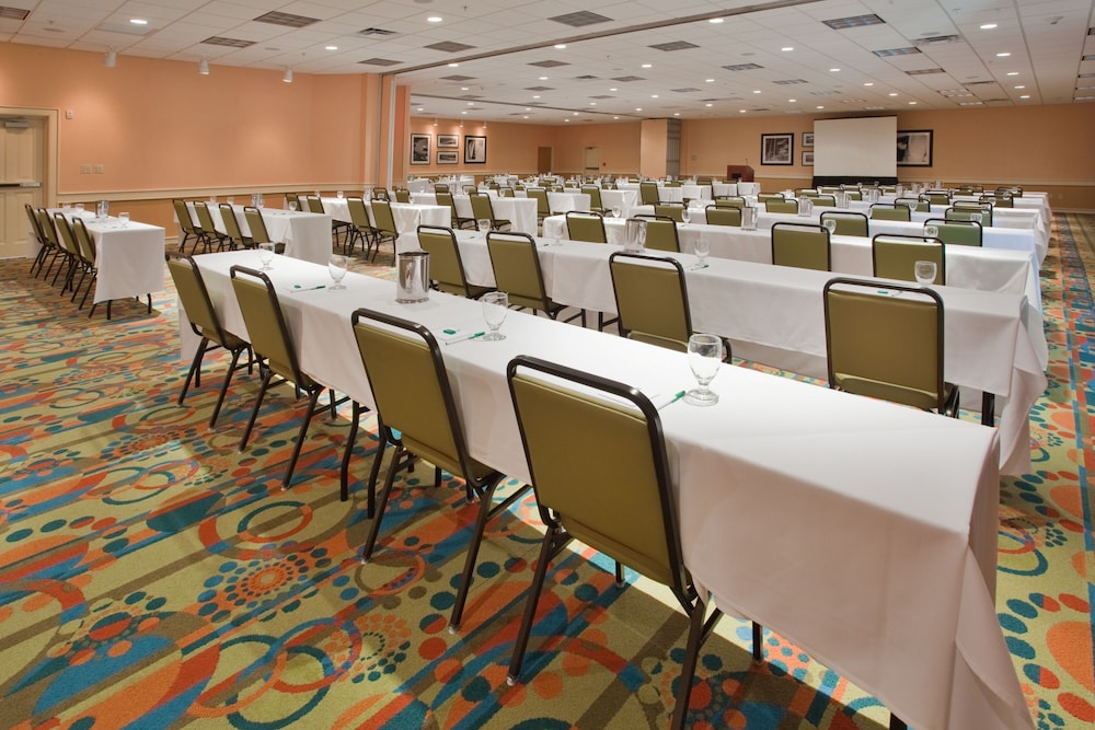 Holiday Inn & Suites Virginia Beach North Beach by IHG - photo 73