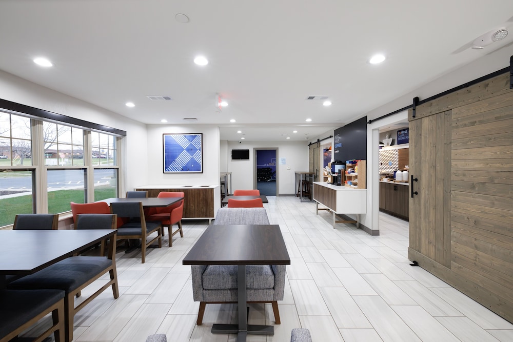 Holiday Inn Express & Suites Zion by IHG - photo 42