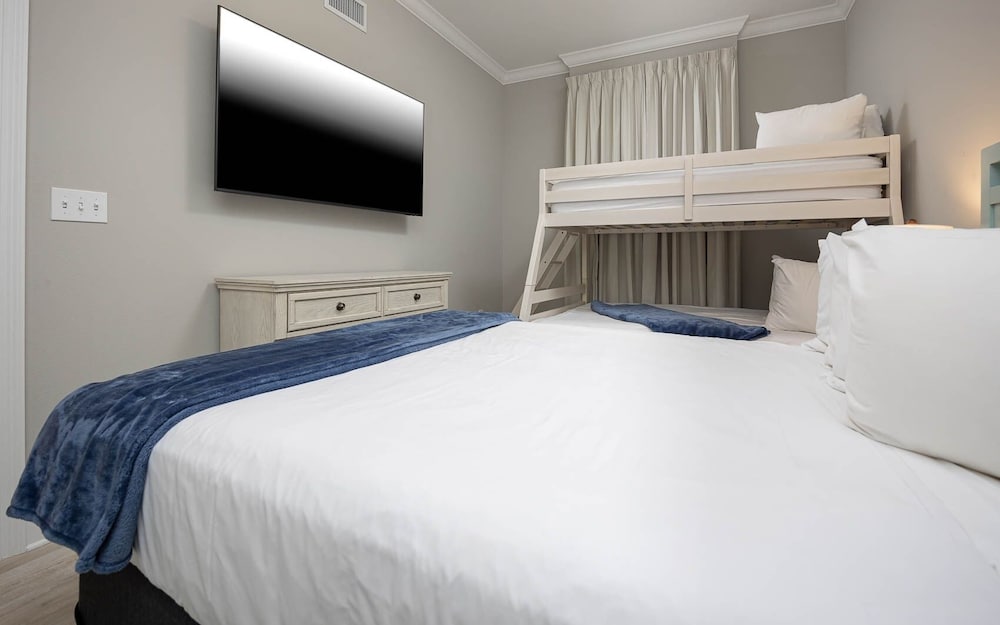 Phoenix Gulf Towers 1605 4 Bedroom Condo - photo 12