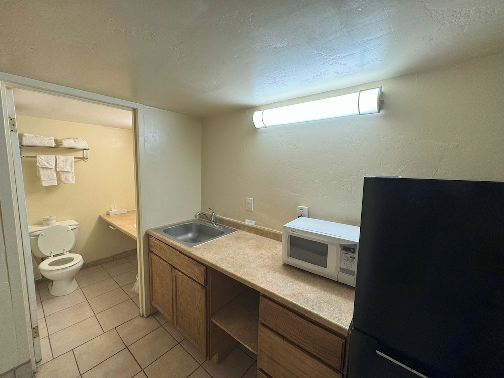 Big Chile Inn & Suites - photo 19
