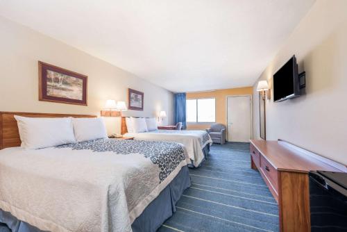 Days Inn by Wyndham Bryan College Station - photo 10