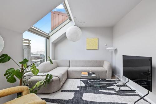 Skylight Lux 3BR 2BA City Center with Free Parking