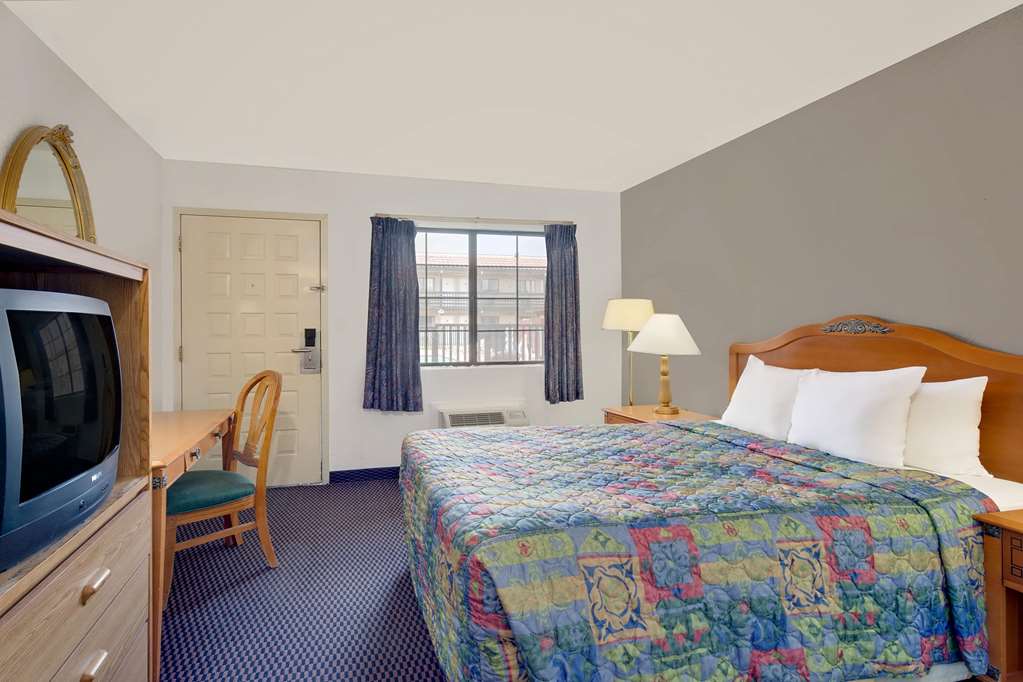 Days Inn & Suites by Wyndham Needles - photo 7