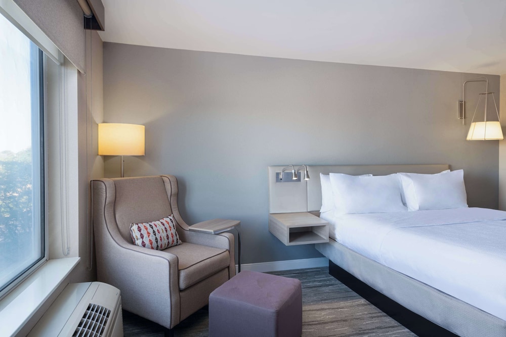 Hilton Garden Inn St. Charles - photo 11