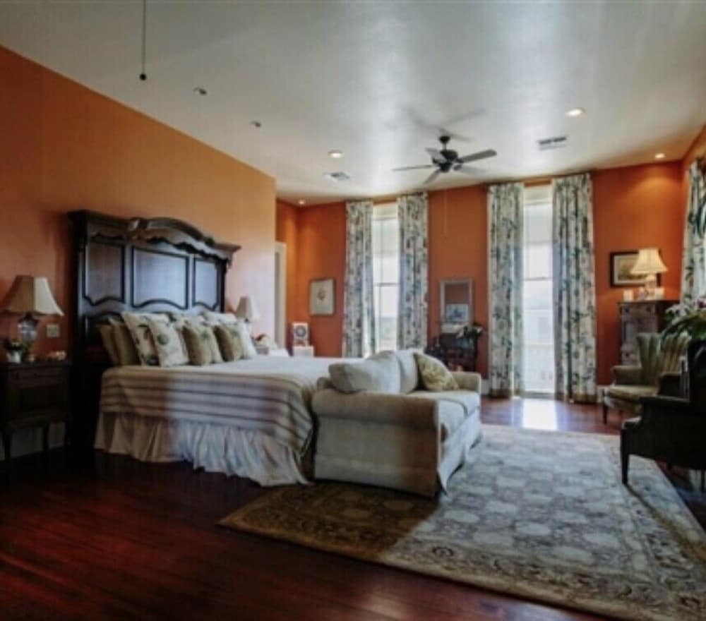 The Lasker Inn — 4-Star Luxury Hotel in Galveston, United States